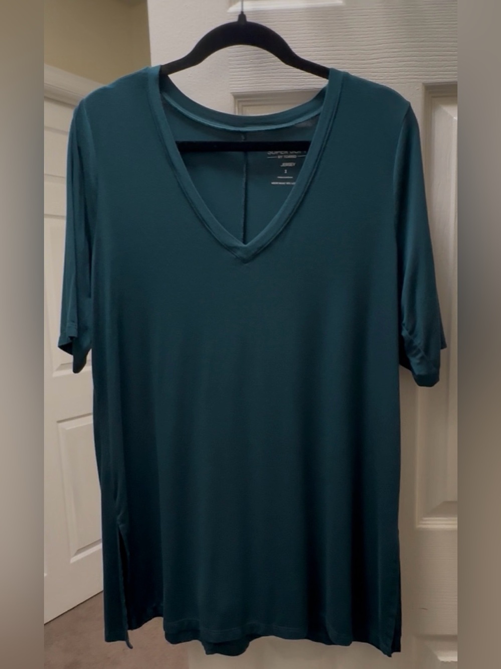 Torrid Super Soft Botanical Green V-Neck Side Slit Tunic Top Size 1 1X 14/16